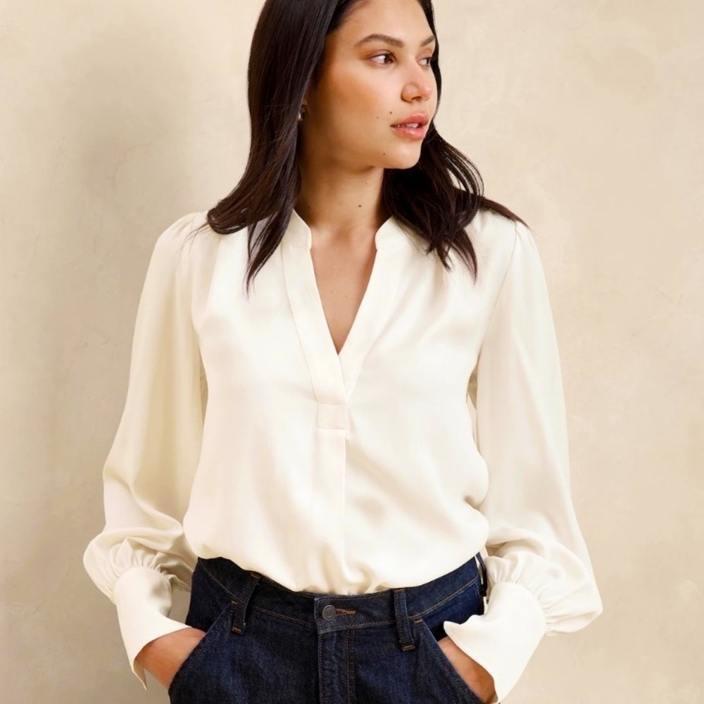 Banana Republic Long Sleeve Silky Ivory Blouse